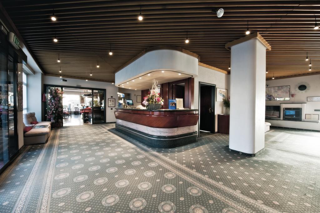 Hotel Michelangelo Biella Exteriör bild